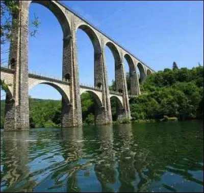 "Ain". Ajoutez deux lettres à ce nom de département, vous obtenez le nom d'un département de...