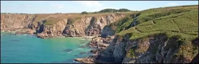 Dans quelle région se trouve le seul département dont le nom commence par "F" ?