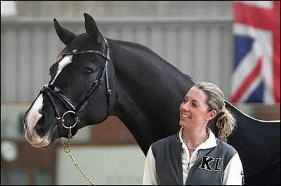 Charlotte Dujardin et le cheval Valegro (trop beau!) ont remporté 3 "meilleures notes" en 2012 et 2013. Lesquelles ?