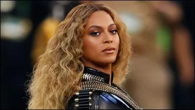Avec quel célèbre chanteur Beyoncé a-t-elle chanté au SuperBowl 2016 ?