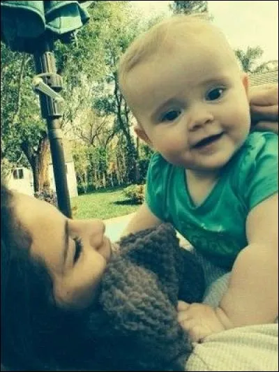 Comment s'appelle la premi&egrave;re soeur de Selena ?