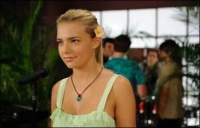 Dans toute la saison 3 combien de fois Bella chante-t-elle ?