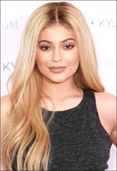 Kylie a Snapchat, Facebook, Musical.ly, Instagram, Twitter. Lequel n'est pas vrai ?