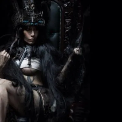 Déesse de la guerre violente et destructrice dans la mythologie aztèque. Qui est-elle ?