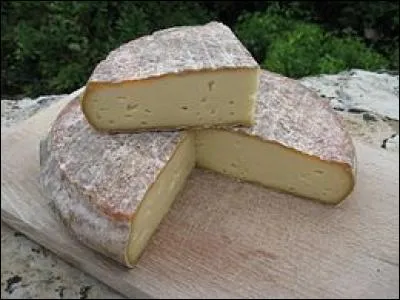 Il a une pâte couleur crème, odorante, au léger goût de noisette. 
Jusqu'au XVIIème siècle, on l'appelait "fromage de seigle" ; mais maintenant, comment l'appelle-t-on?