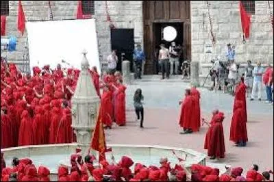 Dans "Tentation" où Bella et Alice doivent-elles aller pour sauver Edward ?