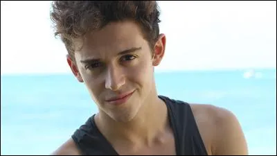 Comment s'appelle l'acteur qui jouait dans Violetta ?