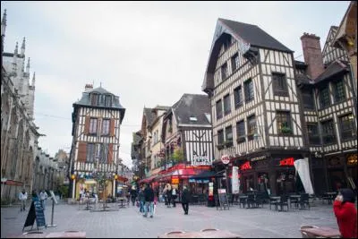 Comme on dit : "Jamais deux sans ________."