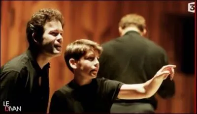 Quel est son premier travail ?