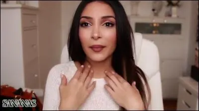 Quelles parties du corps cette youtubeuse s'est-elle fait refaire ?