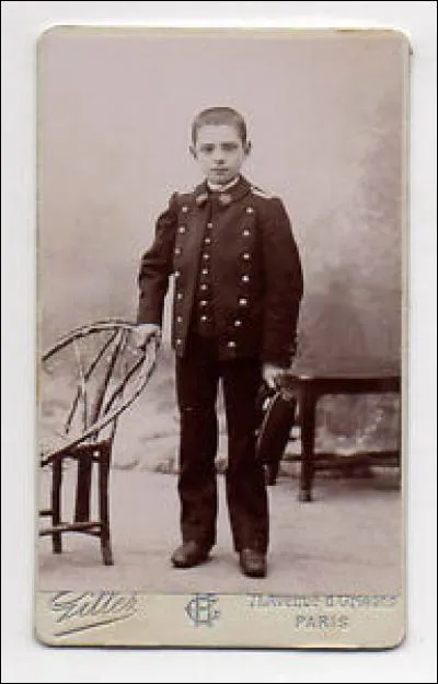 Citez 2 éléments de leurs tenues.