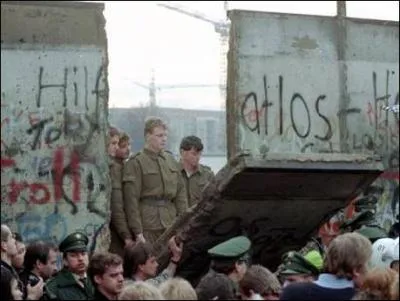 En quelle anne y a-t-il eu la chute du mur de Berlin ?