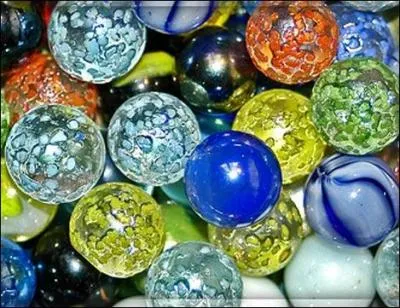 Comment appelle-t-on un collectionneur de billes ? (avec lesquelles les enfants jouent dans les cours de rcration) ?