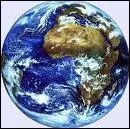 Qui fut le premier  dcouvrir que la Terre tourne autour du soleil parmi ces 4 personnalits ?