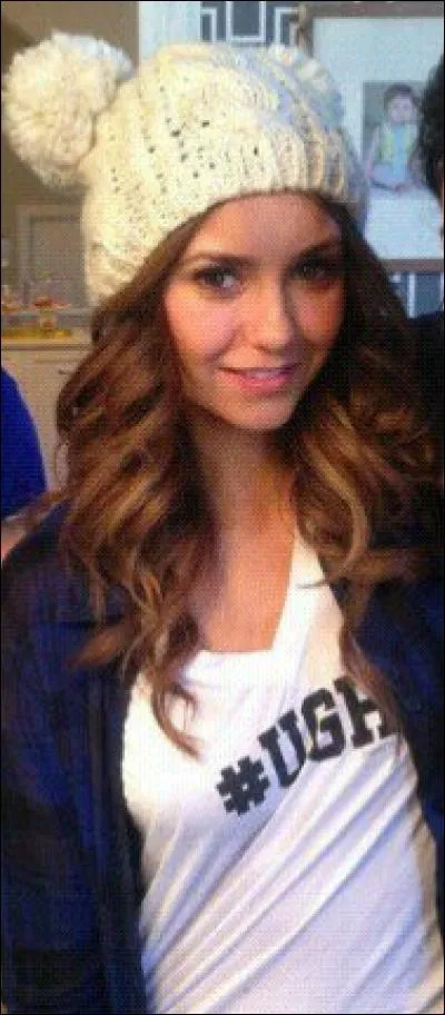 Combien de langues parle-t-elle couramment ou a peu près, et lesquelles ?