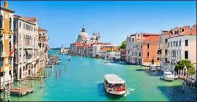 De nombreuses personnes portent le nom de famille "Col", surtout :