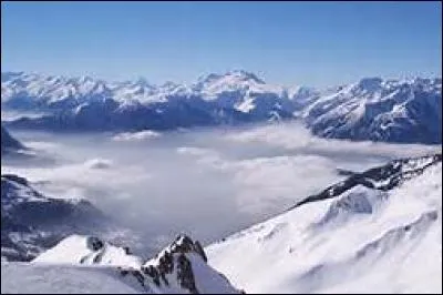 Lequel de ces cols est situé au Massif central ?