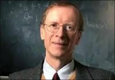 Andrew Wiles a démontré que pour n supérieur ou égal à 5, que le dernier théorème de Fermat est faux ( x^n + y^n = z^n). Environ combien d'années se sont-elles écoulées du moment où Fermat avait posé ce théorème jusqu'au jour où celui-ci a été désapprouvé par Andrew Wiles ?