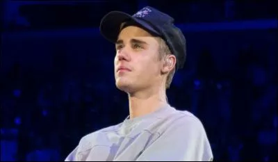 Quelle est la personne avec qui il a eu sa première relation sexuelle ?