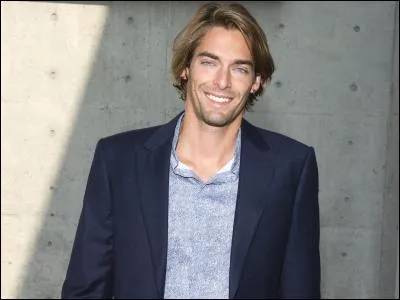 C'est un nageur qui est champion du monde du 100 mètres dos, il s'agit de...