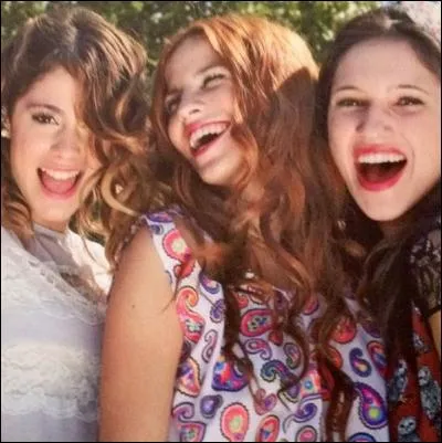 Qui sont ces trois amies dans la série "Violetta" sur Disney Channel, de gauche à droite ?