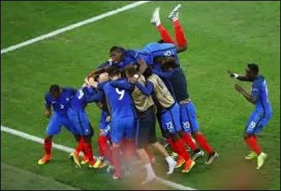 Les joueurs de l'équipe de France de foot ont eus une chance insolente, voire diabollique ! Ils ont un seul espoire : dans Belzébuth.