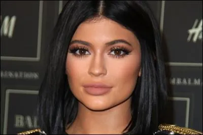 En quoi consiste l'application officielle qu'a sortie Kylie Jenner ?