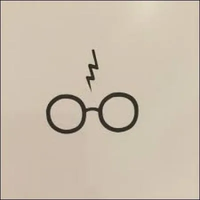 Trois jours avant le match, la cicatrice de Harry commence à lui faire mal. Cela signifie que nous étions un...