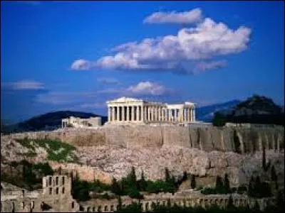 Là, je n'ai rien à te dire.
Ah si, dans ma capitale, les habitants sont protégés par Athéna.
Tu m'as démasqué, je suis ... !