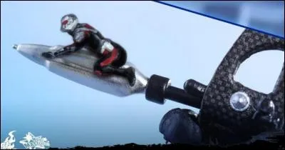 Quel surnom Faucon donne-t-il à Ant-Man ?