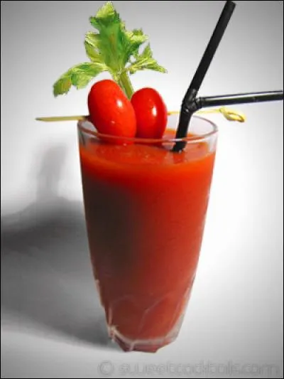 Et enfin, outre le sel de céleri et la sauce worcestershire, que rajoute-t-on à un jus de tomate pour obtenir un "Bloody Mary" ?