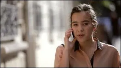 Sur cette photo, qui est cette fille ?