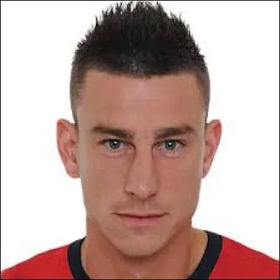 Comment s'appelle cet autre défenseur ?