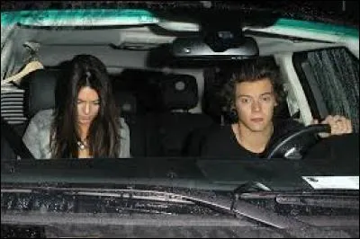 Avec quelle Kardashian a-t-il été aperçu sur un yacht ?