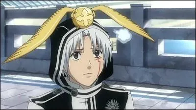 Comment se nomme le golem que le maréchal Cross Marian a prêté à Allen ?