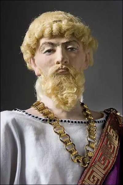 Que portait-il en permanence ?