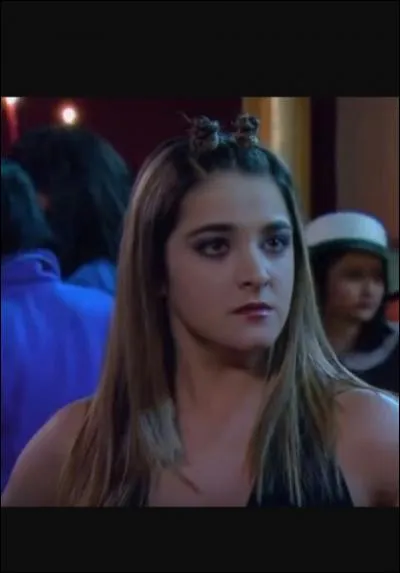 Par qui Alexandre se fait mordre ?