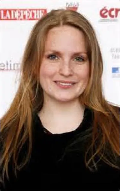 Le premier rôle de Lucie fut celui qu'elle occupa dans "Maintenant ou jamais" pour le rôle de :