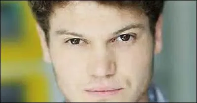 Dans cette même série, quel est son véritable nom ?