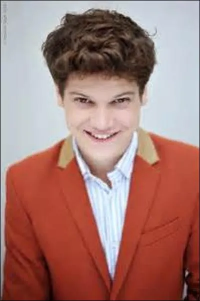 Comment ses cheveux sont-ils ?