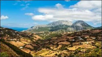 Le Maroc est un pays qui se trouve en Afrique. Il partage le détroit de Gibraltar avec l'Espagne. Sa capitale est souvent confondue avec ... !