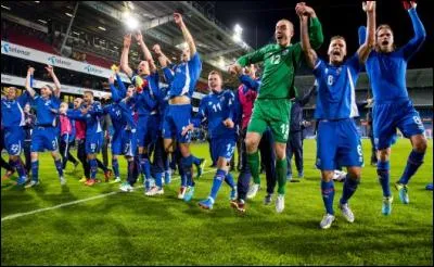 L'Islande, surprise de l'Euro 2016 joue les quarts de finale contre la France, quelle &eacute;quipe a-t-elle &eacute;limin&eacute; et sur quel score au tour pr&eacute;c&eacute;dent ?