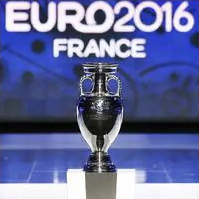 Quel est le nom du troph&eacute;e remis en jeu &agrave; chaque &eacute;dition ?