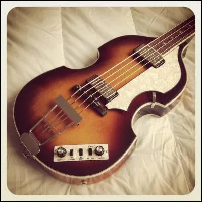 Quel est le nom de cette basse?