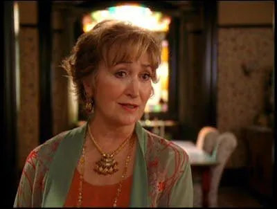 La grand-mère des surs Halliwell se nomme Penny.