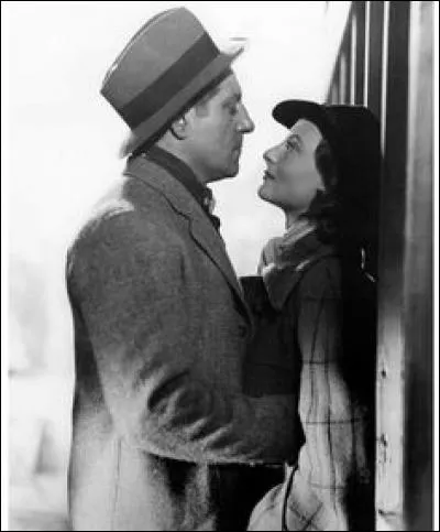 Jean (Jean Gabin) dit à Nelly (Michèle Morgan) : "T'as d'beaux yeux tu sais", dans :