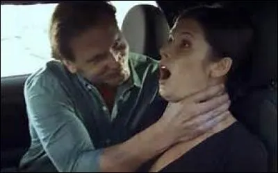 J'ai causé le suicide d'une jeune femme de 27 ans en 2012, Victoire. Je fais du trafic de drogue. J'apparais lorsque Rudy fait, en tant qu'étudiant, une erreur sur ma cousine à l'hôpital. Qui suis-je ?