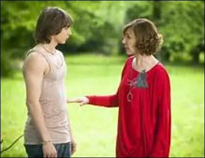 Louise sortira avec :