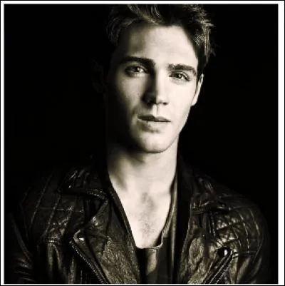 Qui joue son rôle ?