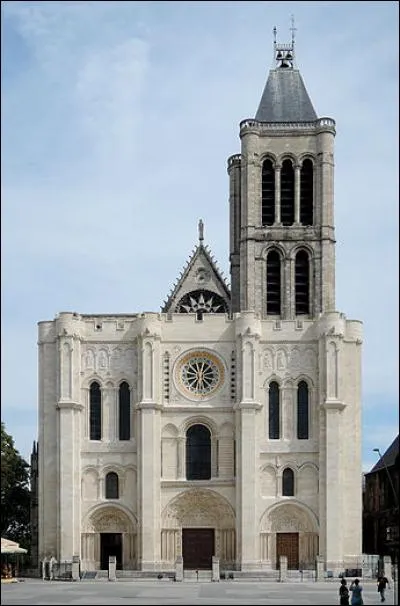 PIB estimé à 642 milliards d'euros, les Buttes de Rosne et la basilique Saint-Denis.